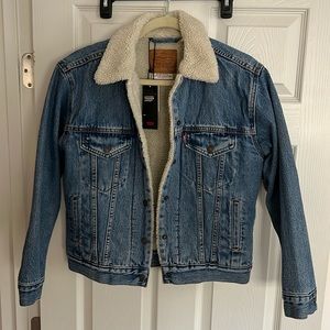 NWT - Levi’s Ex-Boyfriend Denim Jacket with Sherpa Lining - size small